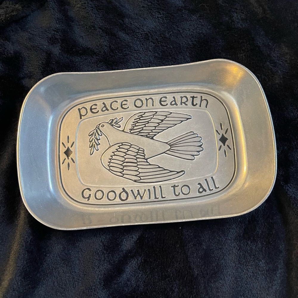 Wilton Armetale Peace on Earth‎ bread tray serve ware